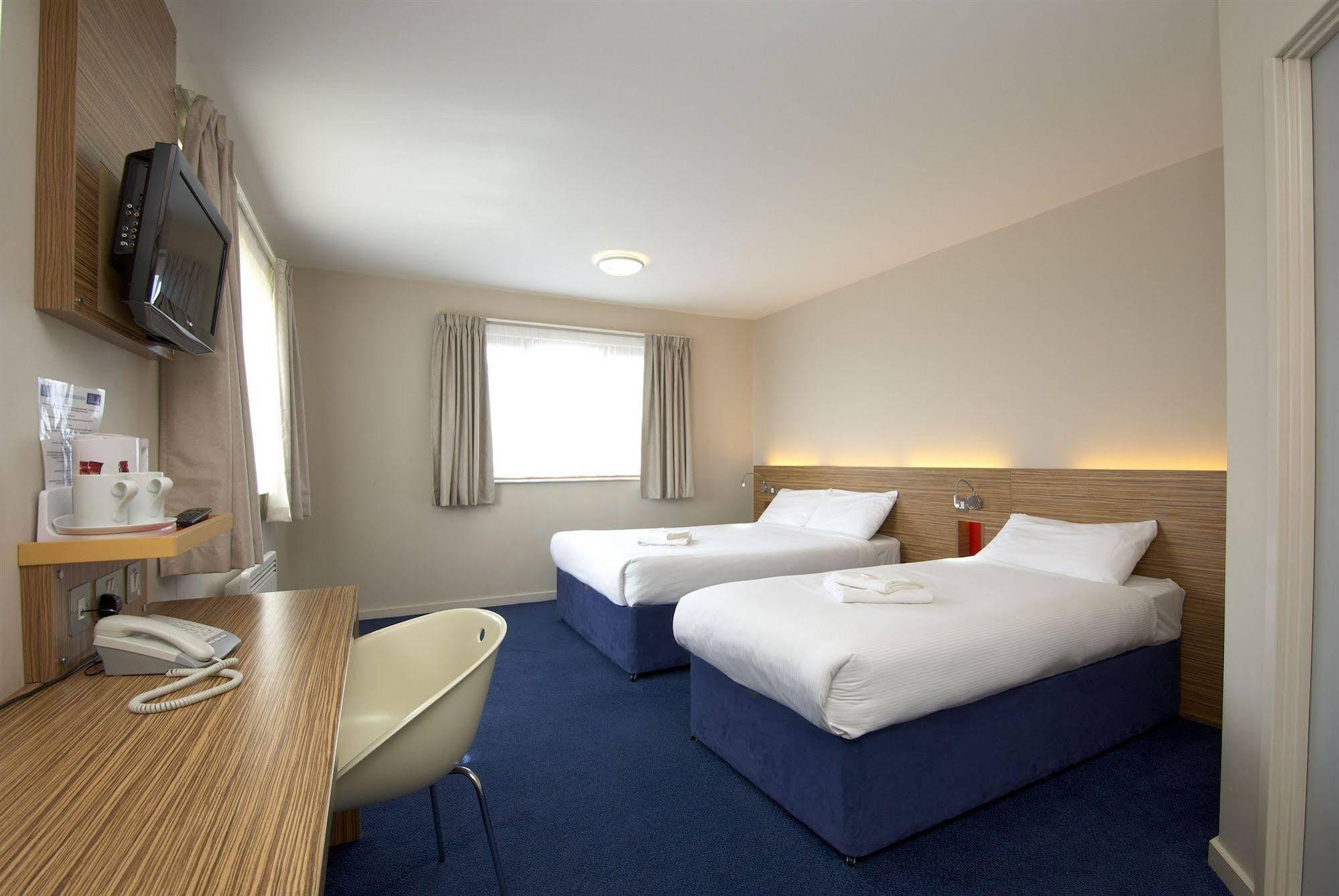 Travelodge Limerick Junction מראה חיצוני תמונה