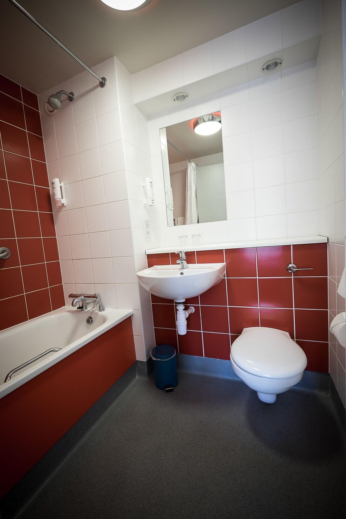 Travelodge Limerick Junction מראה חיצוני תמונה