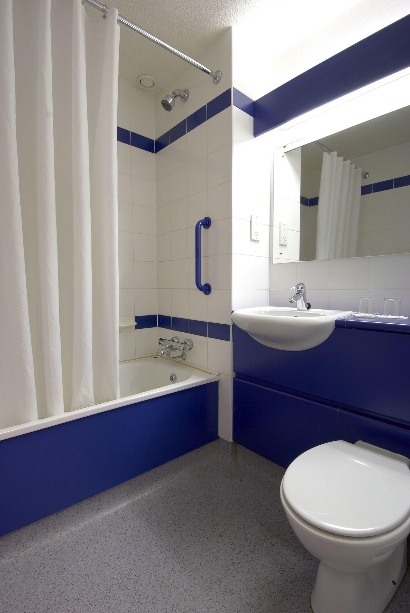 Travelodge Limerick Junction מראה חיצוני תמונה