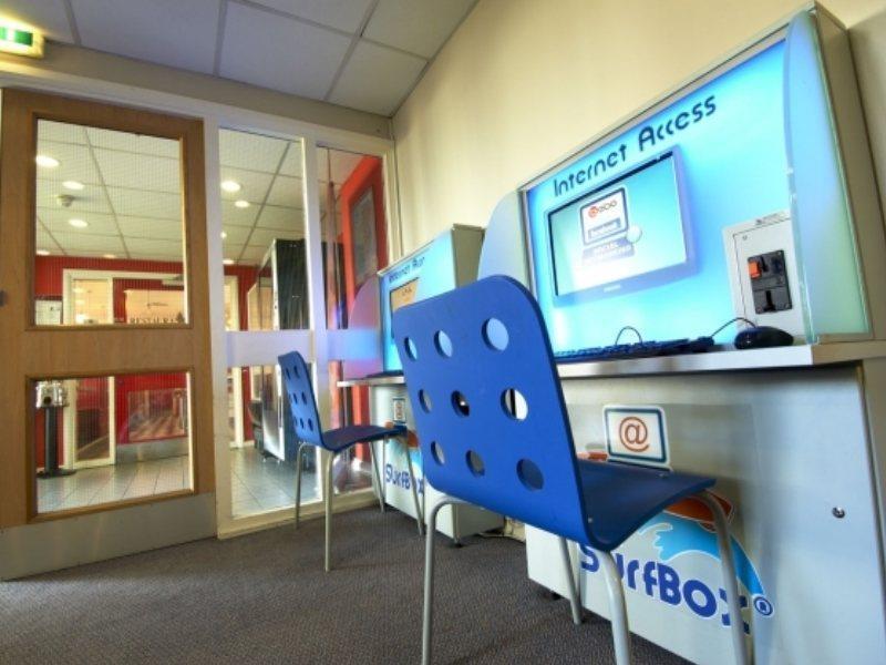 Travelodge Limerick Junction מראה חיצוני תמונה