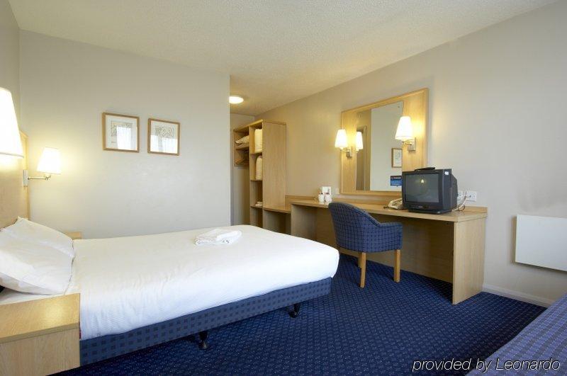 Travelodge Limerick Junction מראה חיצוני תמונה