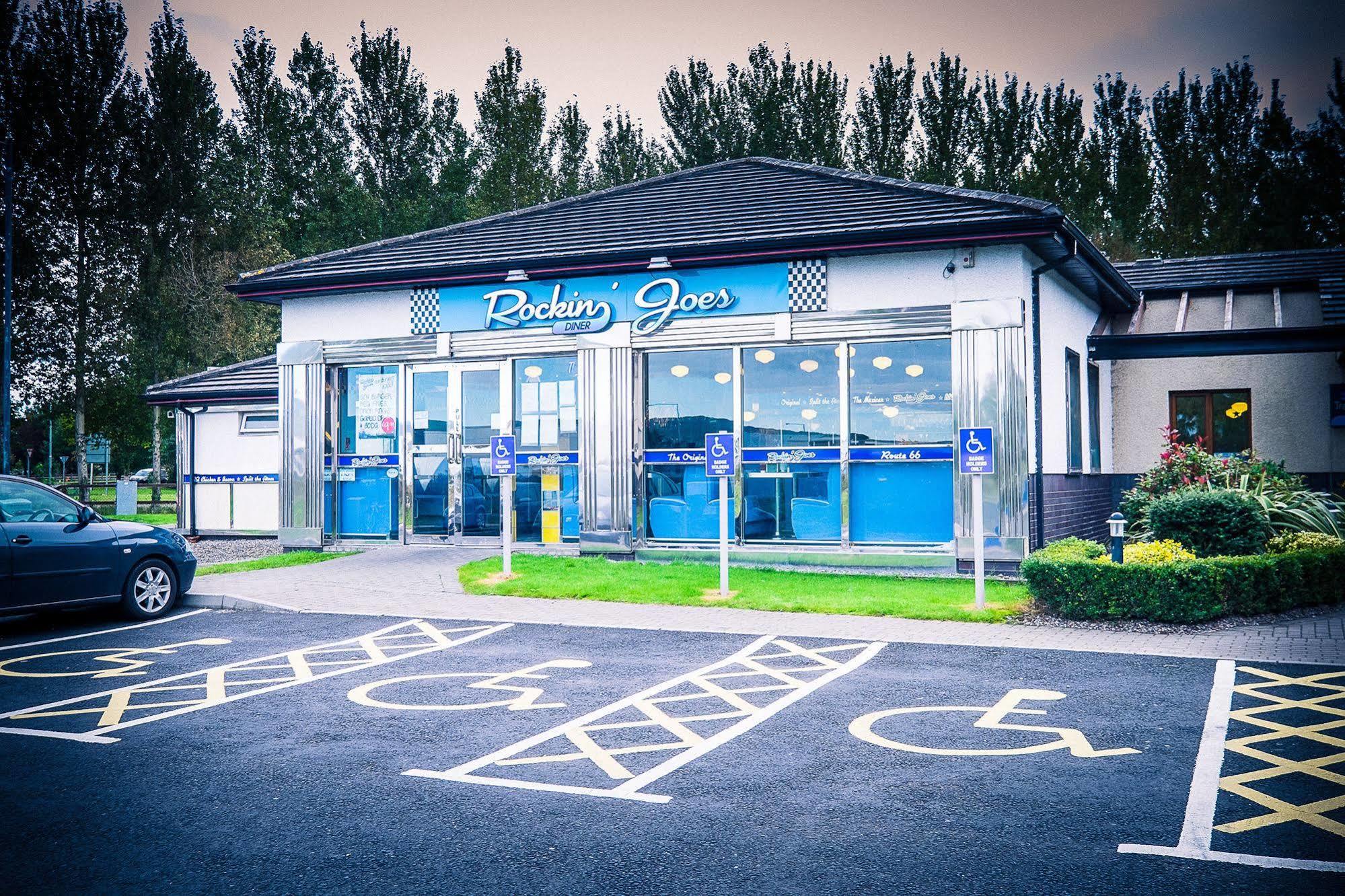 Travelodge Limerick Junction מראה חיצוני תמונה